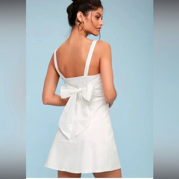Excellent Condition size small Luluโs white button down mini dress bow back - Picture 4 of 6